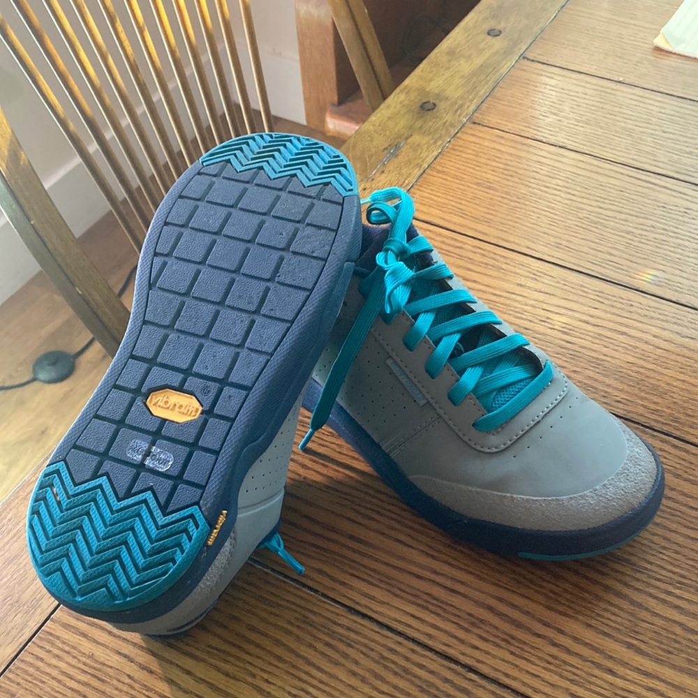 Bontrager womens Flatline mountain bike shoe. Worn 3 times.